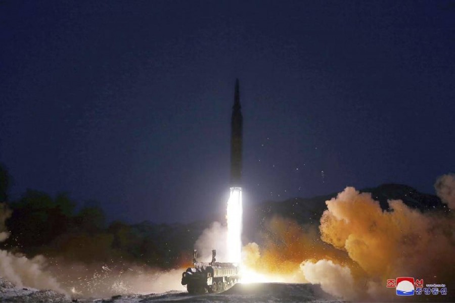 US hits N Korean officials with sanctions after missile test