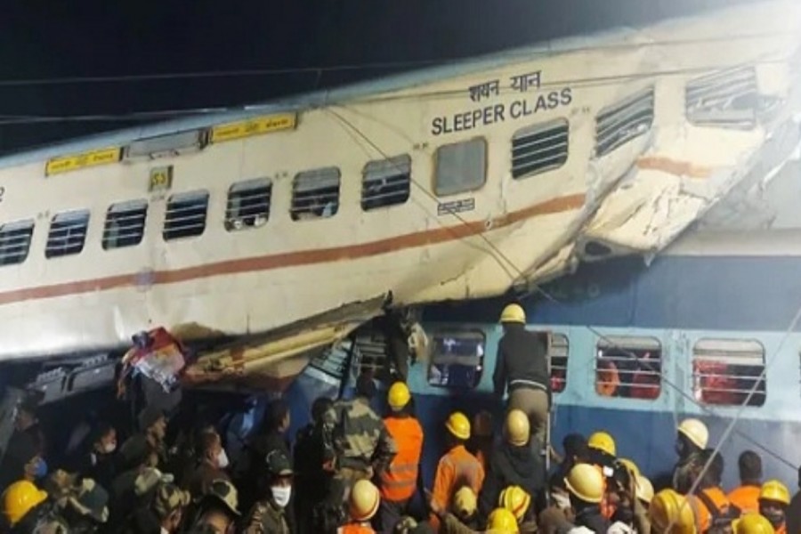 Nine dead in India train accident