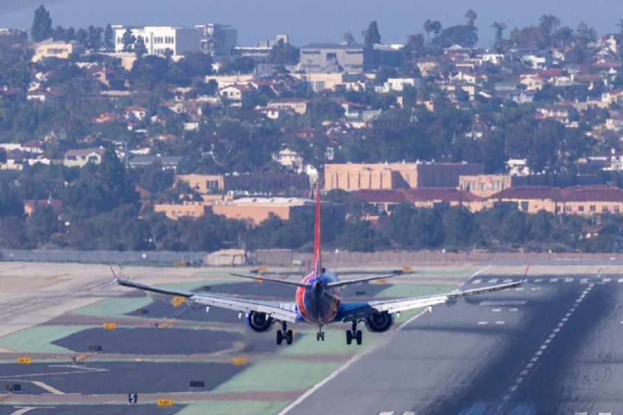 A Southwest Airlines plane approaches to land at San Diego International Airport as US telecom companies, airlines and the FAA continue to discuss the potential impact of 5G wireless services on aircraft electronics in San Diego, California, US, January 6, 2022 – Reuters/Files