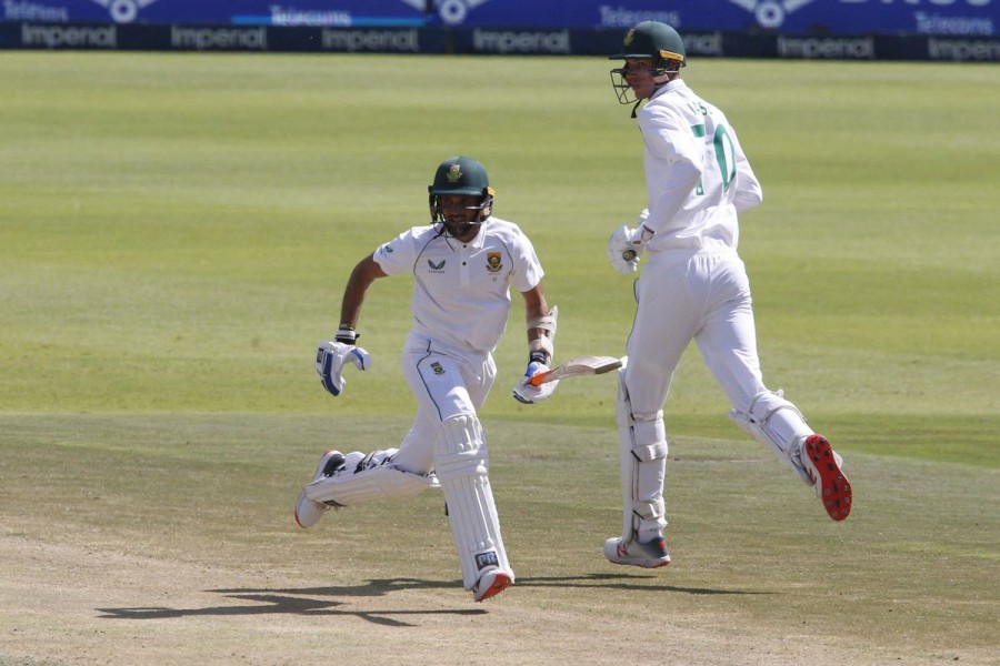 Cricket - Second Test - South Africa v India - Imperial Wanderers Stadium, Johannesburg, South Africa - January 4, 2022 South Africa's Temba Bavuma and Keshav Maharaj in action as they run between the wickets REUTERS/Rogan Ward