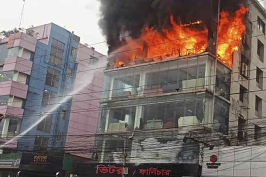 Furniture store in Baridhara catches fire