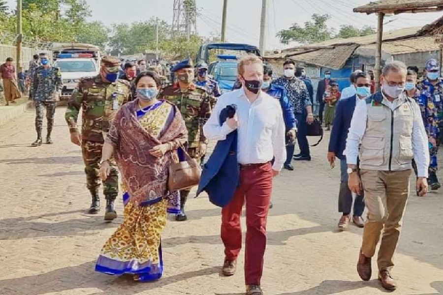 British parliamentary delegation visits Rohingya camps 