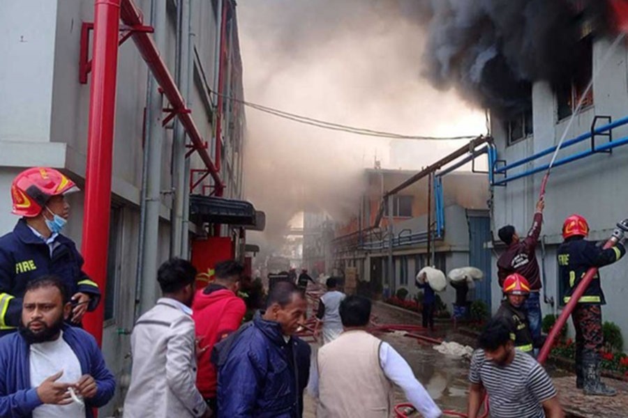 RMG factory catches fire in Narayanganj