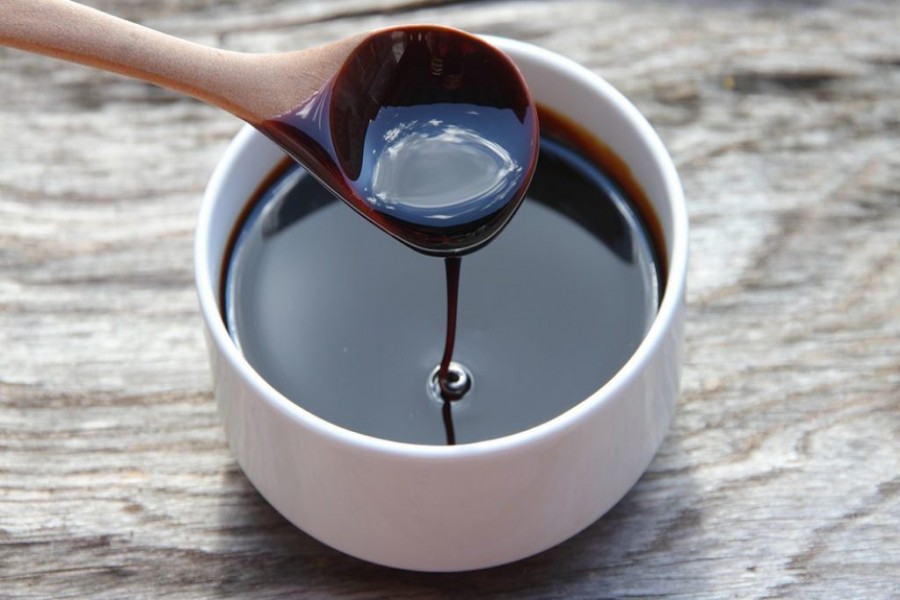 Should we replace sugar with molasses?