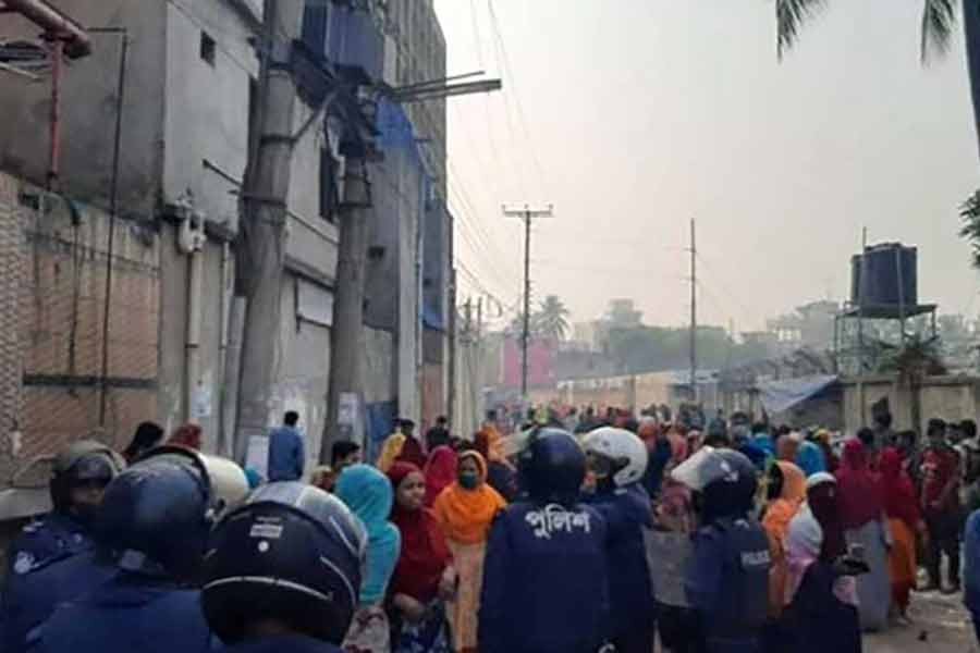 Police fire bullets, tear shells to disperse garment workers’ protest