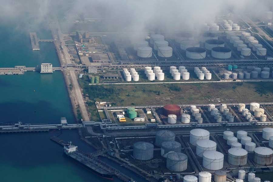 Oil and gas tanks are seen at an oil warehouse at a port in Zhuhai, China October 22, 2018 – Reuters/Aly Song/File Photo