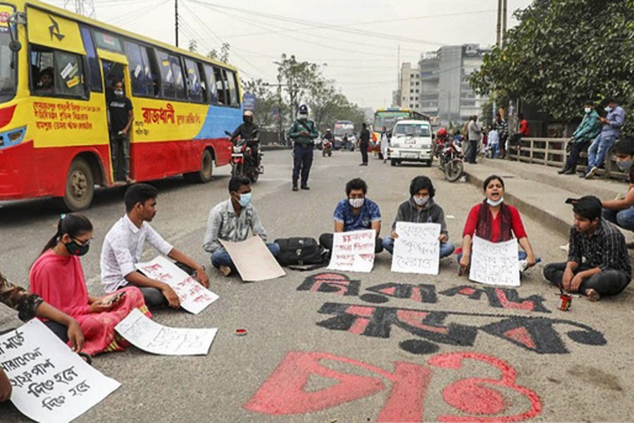 Road safety protesters stage demo again in Dhaka