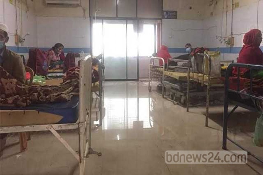 Patients suffer as heavy rains flood Khulna hospital's COVID ward