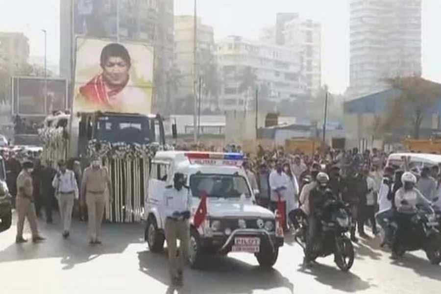 Thousands gather in Mumbai to pay respects to Lata Mangeshkar