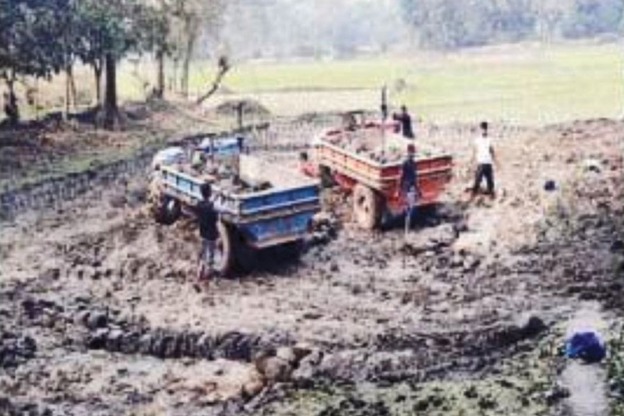 Workers loading a truck with soil extracted illegally from a shoal (char) in Chandpur Sadar upazila — FE Photo