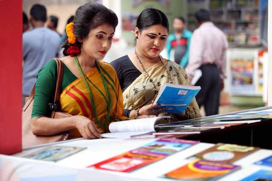 Book-lovers choosing books of their favourite writers at a stall in the Ekushey Book Fair in 2018 — FE file photo