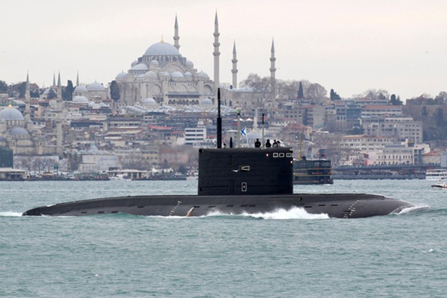 Russian Navy's diesel-electric submarine Rostov-on-Don sails in the Bosphorus, on its way to the Black Sea, in Istanbul, Turkey, Feb 13, 2022. REUTERS
