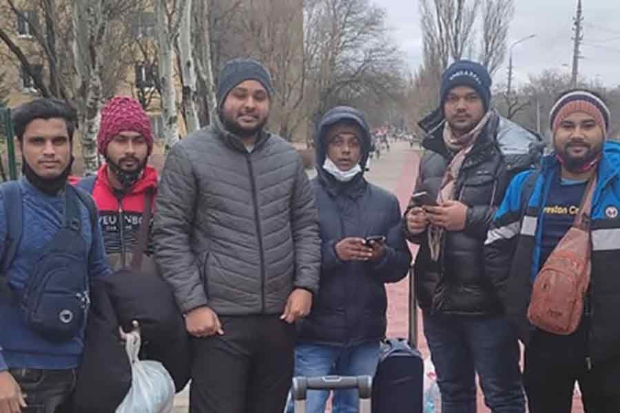 Some Bangladeshi students posed fora photo before leaving the dormitory of Mariupol State University for Kyiv on Thursday.