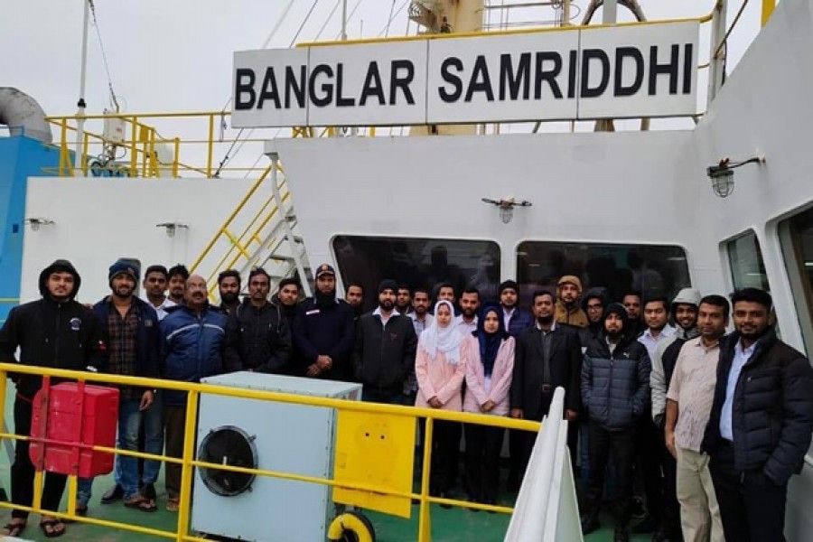 Sailors on ‘MV Banglar Samriddhi’ call for immediate help