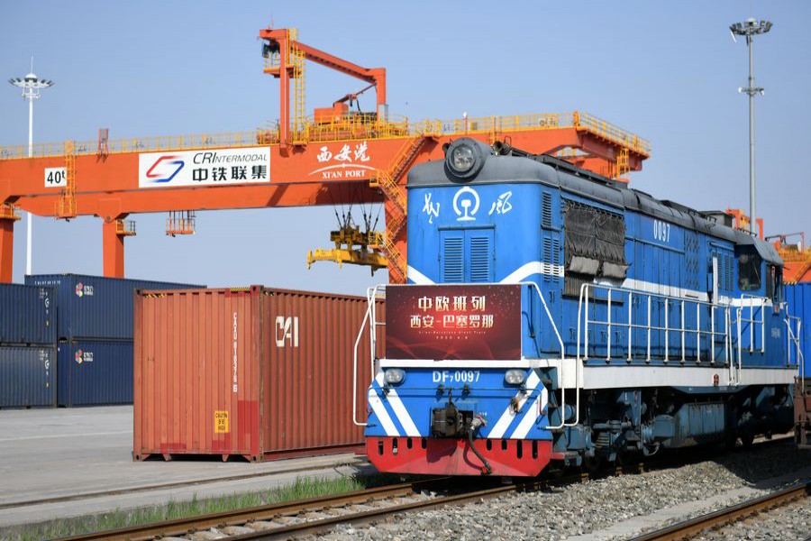 A China-Europe freight train prepares to depart for Barcelona of Spain, in Xi'an, northwest China's Shaanxi Province, on April 8, 2020. 	—Xinhua Photo