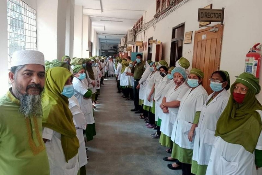 SBMCH nurses go on strike over police attack on colleague