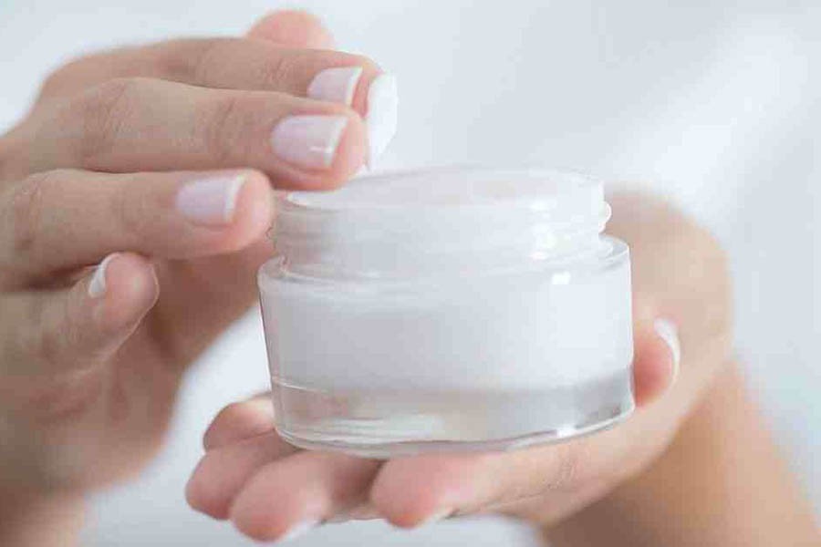 E-commerce platforms selling skin lightening products with high level of mercury