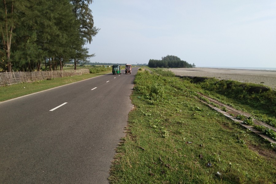 A partial view of the Marine Drive in Cox's Bazar — FE Photo