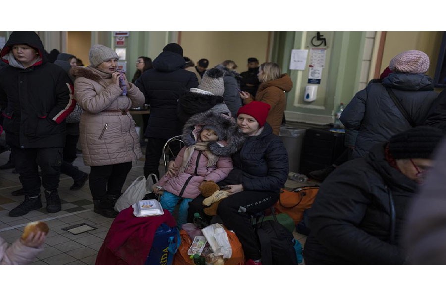 Warsaw overwhelmed by refugees amid Russia-Ukraine war
