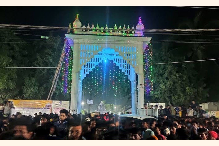 Devotees at Lalon festival which began at Chheuria in Kumarkhali upazila of Kushtia district on Tuesday — FE Photo