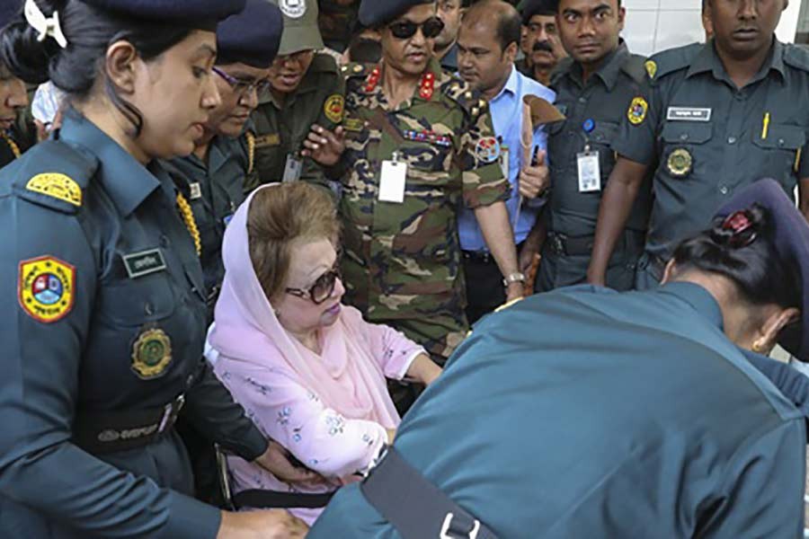 Law ministry recommends extending Khaleda’s jail term suspension by six months