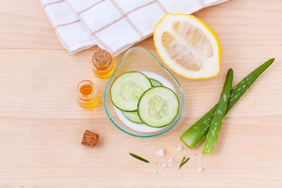 7 home remedies for glowing skin this summer