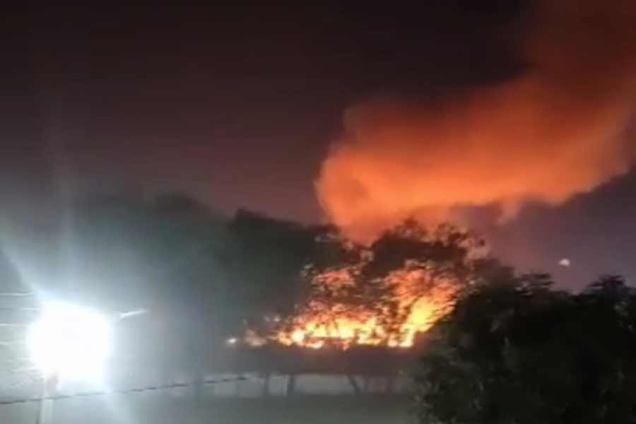 Fire breaks out at Kallyanpur slum