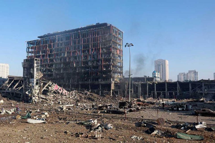 A view shows the site of a shelling of a shopping centre in the Podilskyi district of Kyiv, as Russia's invasion of Ukraine continues, in Kyiv, Ukraine Mar 21, 2022. REUTERS/Serhii Nuzhnenko