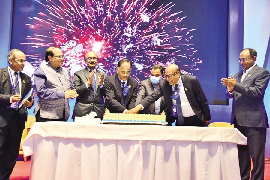 Finance Minister AHM Mustafa Kamal inaugurates Sonali Bank's golden jubilee celebrations as the chief guest by cutting a cake at the Bangabandhu International Conference Center (BICC) in the capital on Thursday. Governor of Bangladesh Bank Fazle Kabir, former governor Dr Atiur Rahman, Finance Secretary Abdur Rouf Talukder, Chairman of Sonali Bank Ziaul Hasan Siddiqui, CEO and Managing Director of the bank Md Ataur Rahman Prodhan were also present