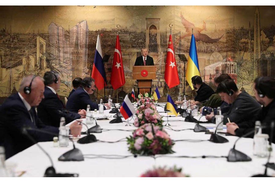 Turkish President Tayyip Erdogan addresses Russian and Ukrainian negotiators before their face-to-face talks in Istanbul, Turkey Mar 29, 2022. Murat Cetinmuhurdar/Presidential Press Office/Handout via Reuters