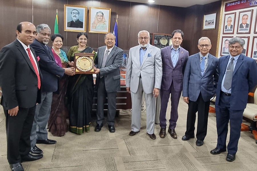 North South University Board of Trustees chairman Mr Azim Uddin Ahmed seen handing over a crest to Sitamma Mikkilineni, Faculty of Human Resources at ICFAI Business School of Hyderabad, India on Wednesday