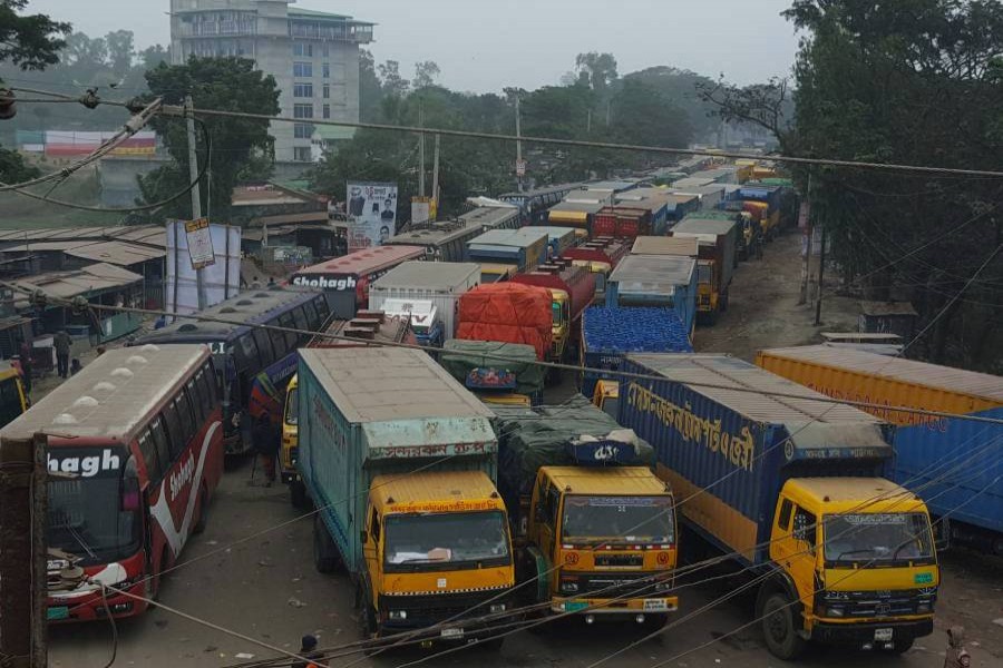 Holiday makers suffer as traffic piles up at Paturia Ghat 