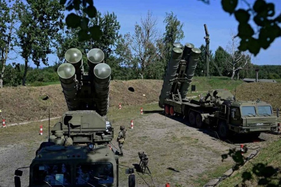 Russian S-400 missile air defence systems are seen during a training exercise at a military base in Kaliningrad region, Russia Aug 11, 2020. REUTERS/File