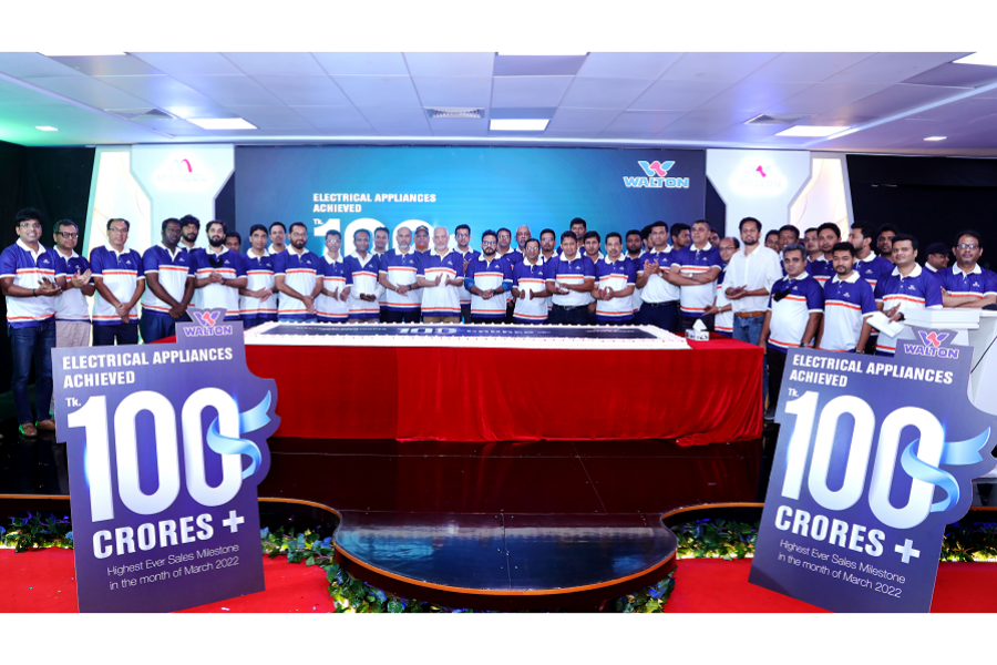 Walton Hi-Tech Industries PLC’s Vice-Chairman S M Shamsul Alam and Managing Director & CEO Golam Murshed, along with other senior officials, are celebrating the highest ever sales of electrical appliances in a single month by cutting a giant cake. 