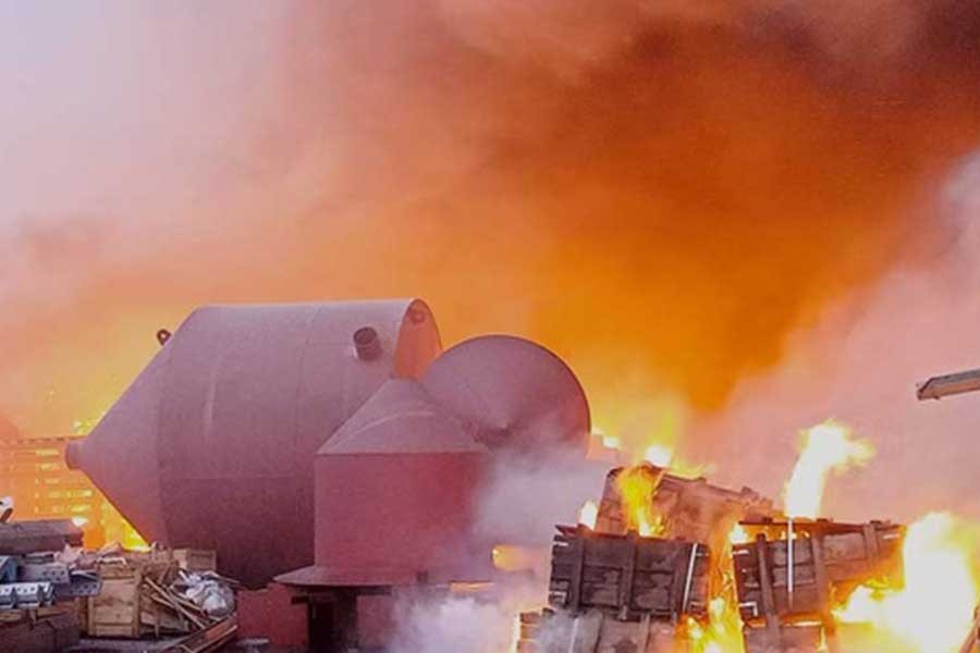 Fire guts five Indian trucks at Benapole port