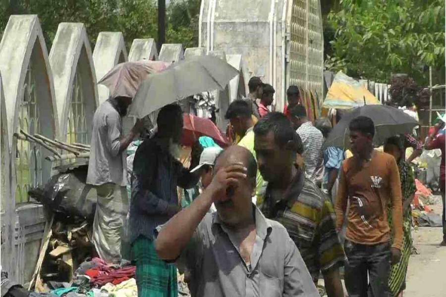 Mild heat wave sweeps over parts of Bangladesh