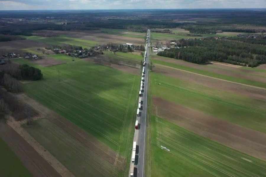 Trucks stuck at Poland-Belarus border as EU sanctions deadline passes