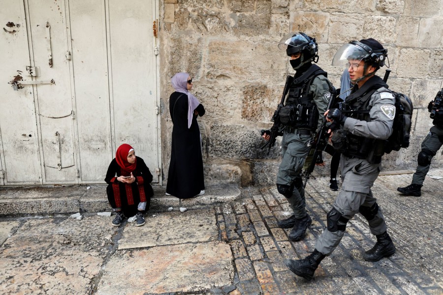 Israeli security personnel patrol an alley in Jerusalem's Old City on April 17, 2022 — Reuters photo