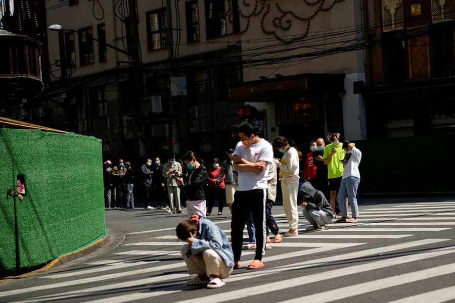 Residents waiting for nucleic acid tests during a lockdown, amid the coronavirus disease (COVID-19) pandemic, in Shanghai of China on Sunday –Reuters photo