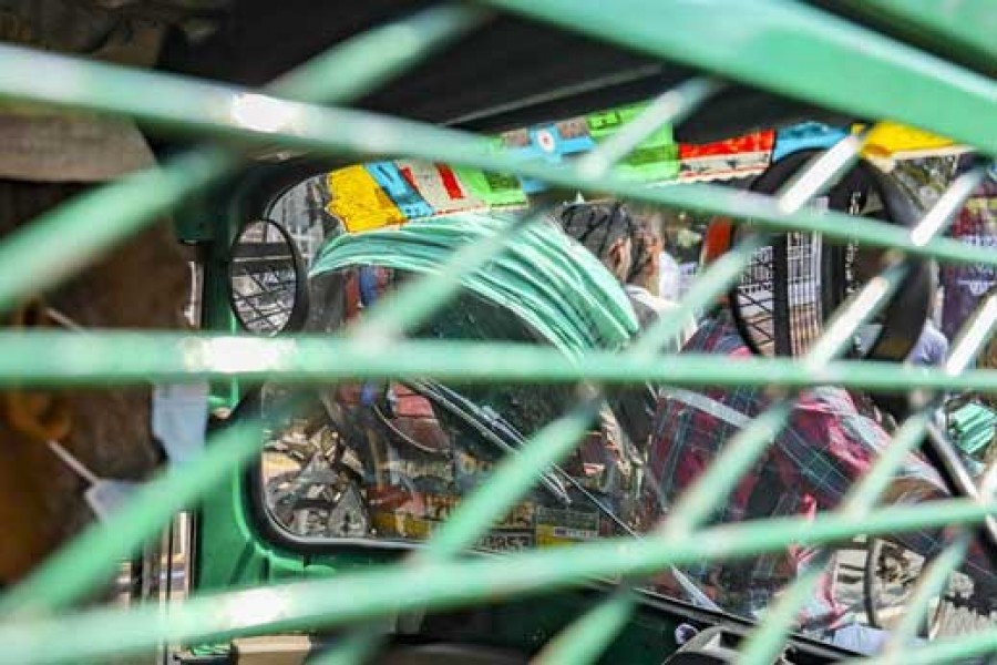 Why are side-view mirrors inside autorickshaws in Bangladesh?