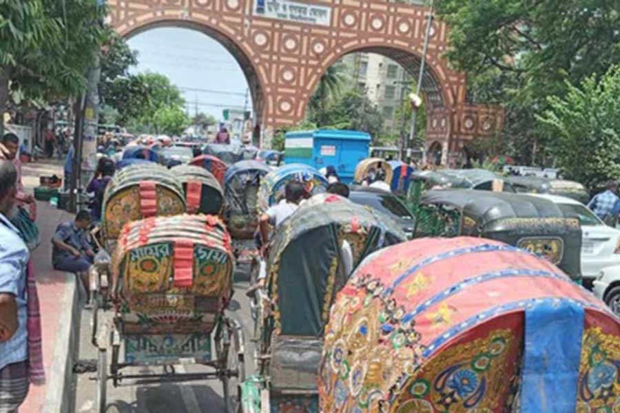 Clashes in New Market cause heavy traffic congestion in Dhaka