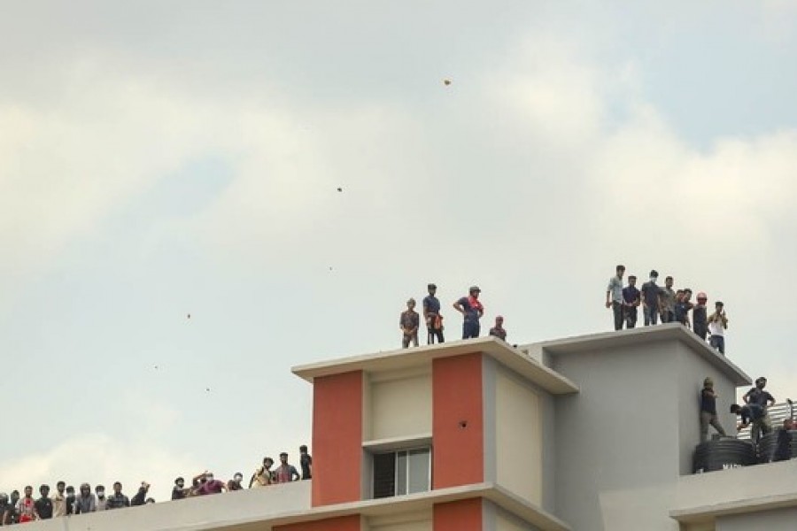 Dhaka College students block  principal’s office