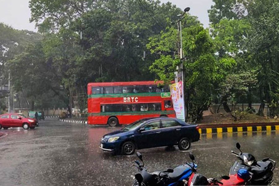 Nor'wester packing heavy rains in Dhaka