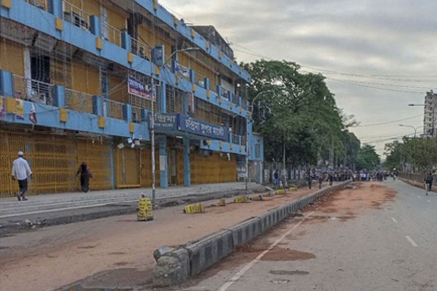 Blasts in front of Dhaka College halt traffic, stores closed