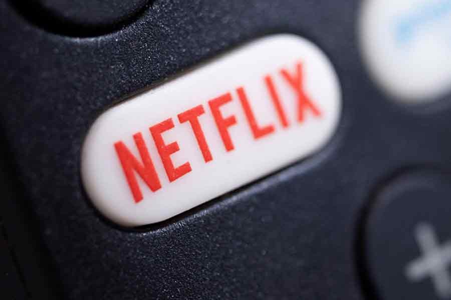 Netflix loses 200,000 subscribers in three months