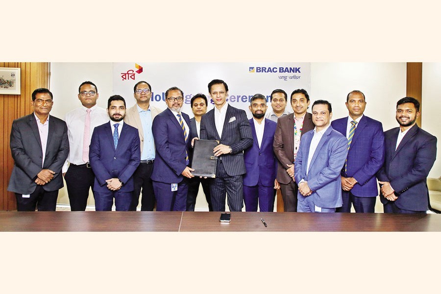 Syed Abdul Momen, Deputy Managing Director (DMD) and Head of SME Banking of BRAC Bank, and Adil Hossain Noble, Chief Enterprise Business Officer of Robi Axiata Ltd, signed a memorandum of understanding (MoU) at the bank's Head Office recently