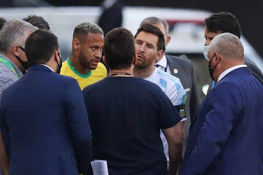 Argentina's Lionel Messi and Brazil's Neymar are seen as play is interrupted after Brazilian health officials objected to the participation of three Argentine players they say broke quarantine rules in South American Qualifiers match in Sao Paulo of Brazil on September 5 last year –Reuters file photo