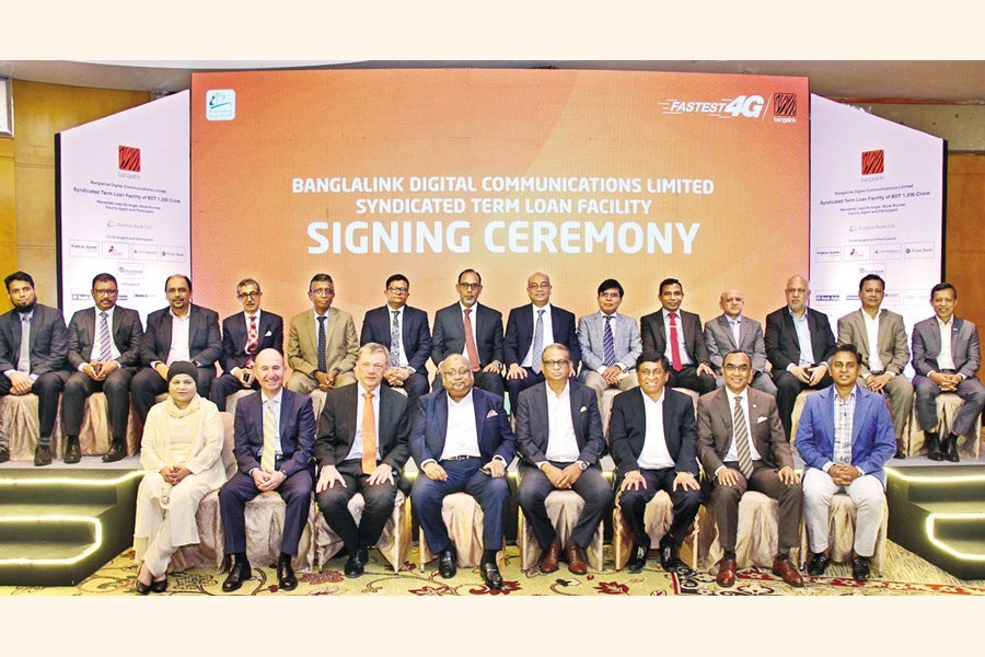 Erik Aas, CEO of Banglalink Digital Communications Limited; Ali Reza Iftekhar, MD and CEO of EBL, and representatives of the participating banks at a signing ceremony of the Tk.12 billion Term Loan Facility for Banglalink Digital Communications Limited, held at The Westin Dhaka hotel on Tuesday.