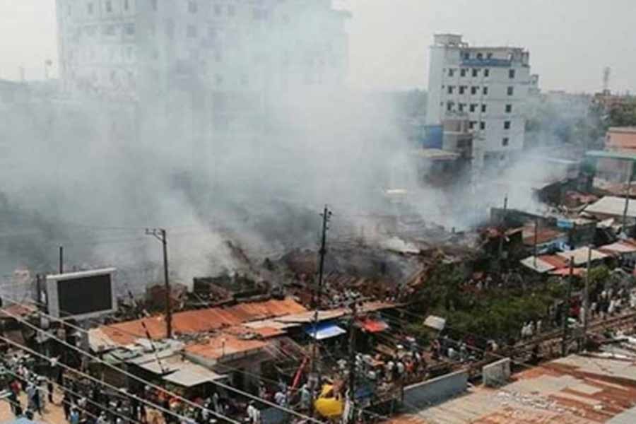 Fire sweeps through trade hub in Noakhali, guts over 200 shops