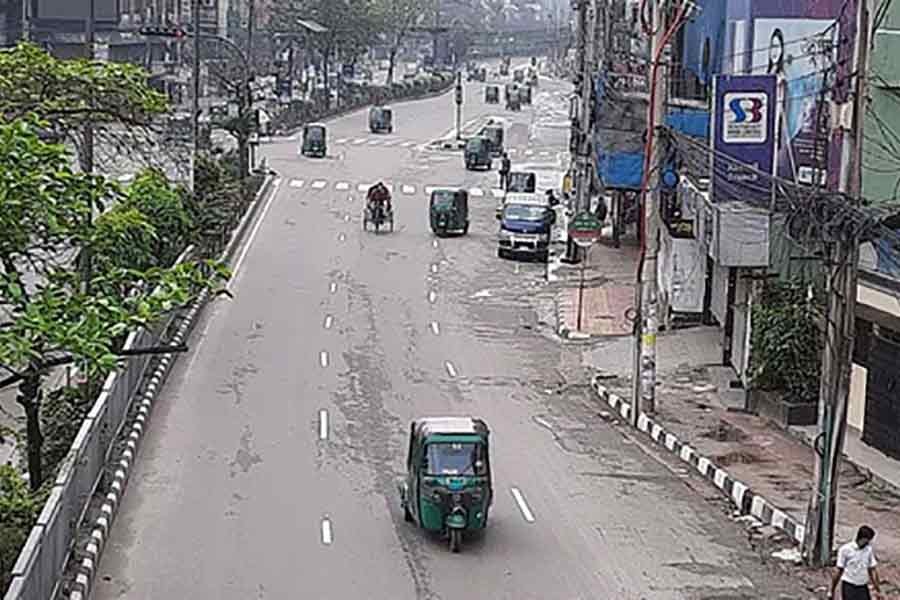 Rickshaw pullers, bus helpers struggling to find passengers in Dhaka